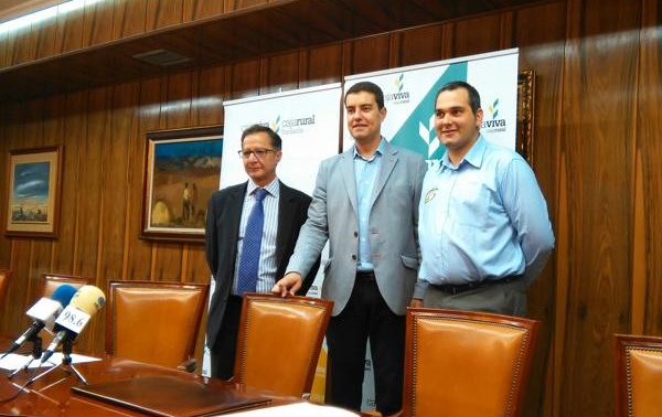 Ángel Garzón, Ángel Ibáñez y Leví Moreno han presentado el Seven.